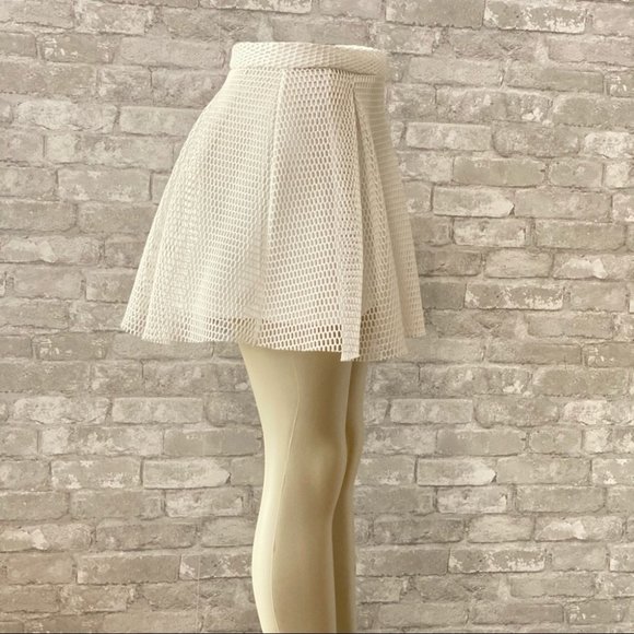 NWOT Charlotte Russe Perforated White Mini Skirt - Picture 4 of 7